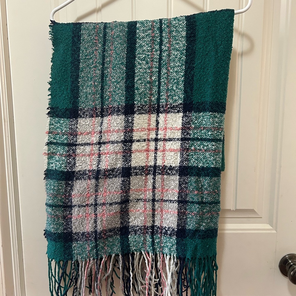 ☑️Plaid Fringe Scarf - Green and White☑️